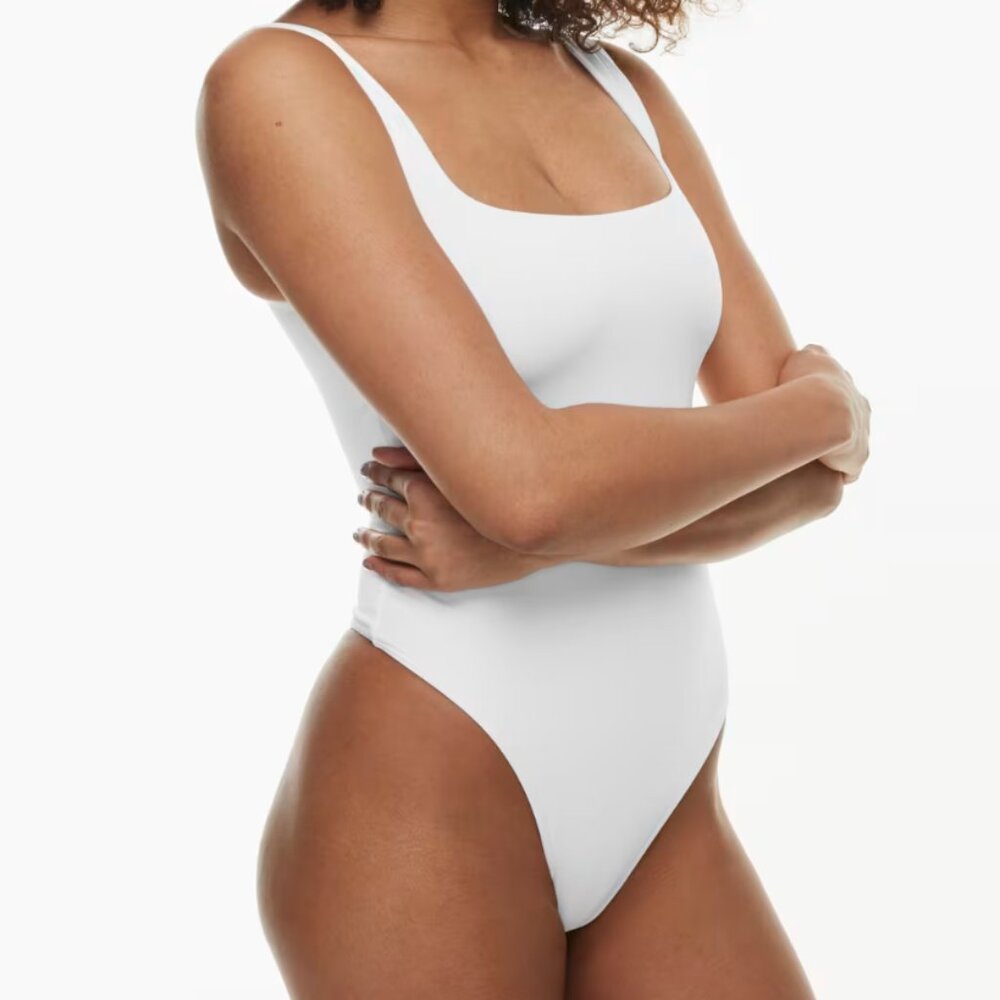 ARITZIA babaton white bodysuit size medium slevless tank top